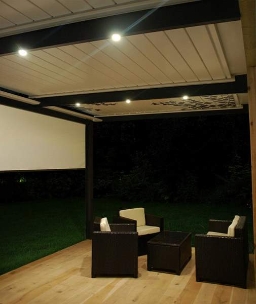 Pergola bioclimatique avec leds et stores enrouleurs Solisystème Gemenos 13883